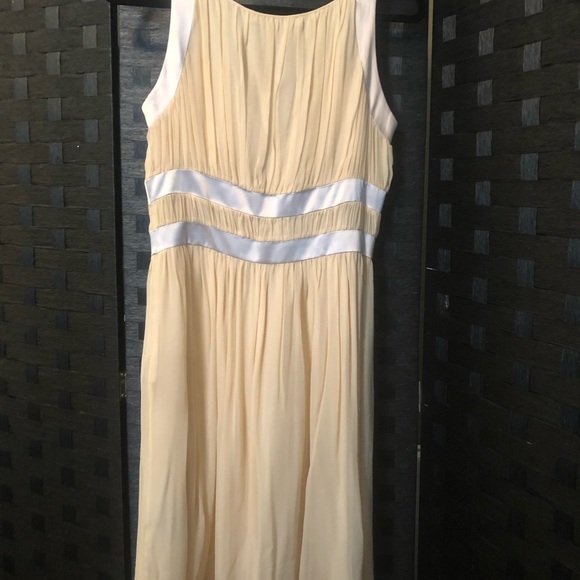 Jasmine do Milo cream light weight soft dress. - Picture 9 of 11